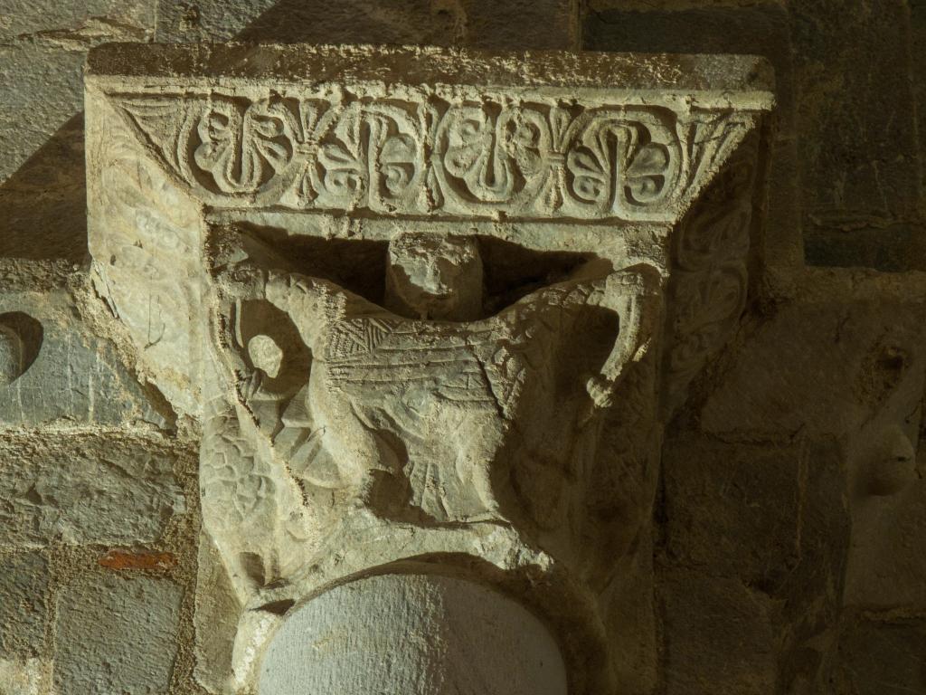 chapiteaux et culots de la nef romane