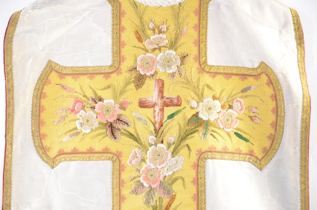 chasuble , étole de clerc , manipule , voile de calice , bourse de corporal : ornement blanc 1