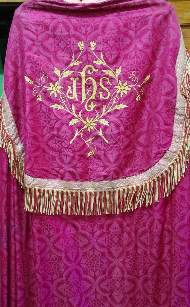 sommaire des textiles de l'église de Saint-Sauveur-Camprieu