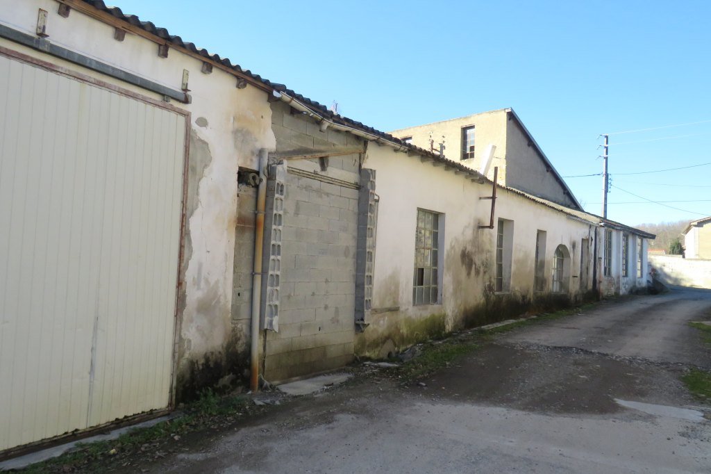 ancienne forge à la catalane, puis usines textiles Barbe et Bernadou, puis SOTAP-Carol, aujourd'hui désaffectée