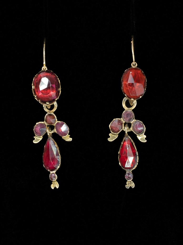 Paire de boucles d'oreilles à pendeloques articulées