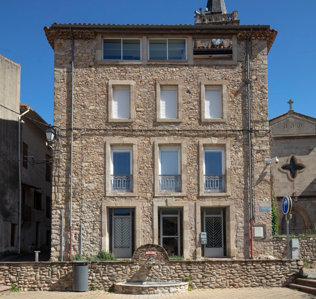 château, puis verrerie, actuellement maison