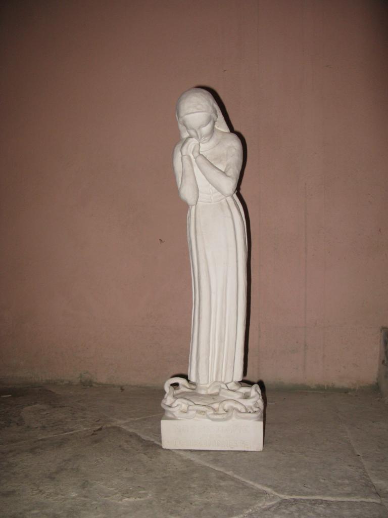 statues de sainte Jeanne d'Arc (demi-nature) et de saint Martin (petite nature) et statue (petite nature) de Notre-Dame des Prisonniers