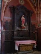 autel de la chapelle sud, deux gradins d'autel et retable