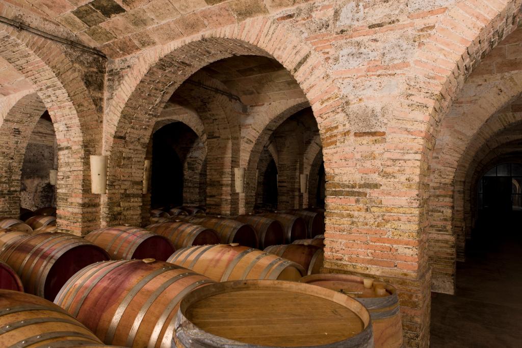 château viticole dit château Gineste ou château de Saurs
