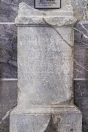 monument dédié à la divinité de l'empereur Auguste