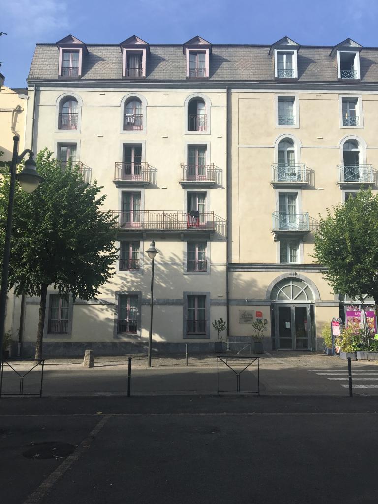 Hôtel Beauséjour (place des Thermes), actuellement immeuble à logements