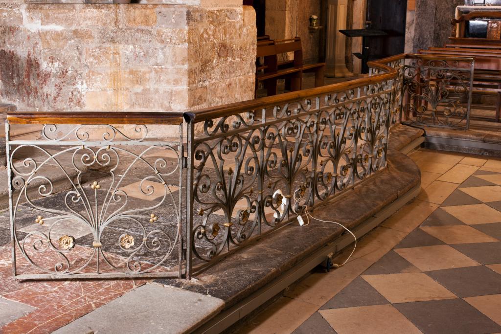 clôture de choeur (appui de communion)