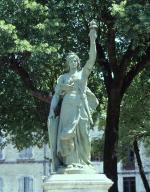 monument (monument commémoratif), fontaine monumentale, de la République, Marianne avec la Constitution à ses pieds