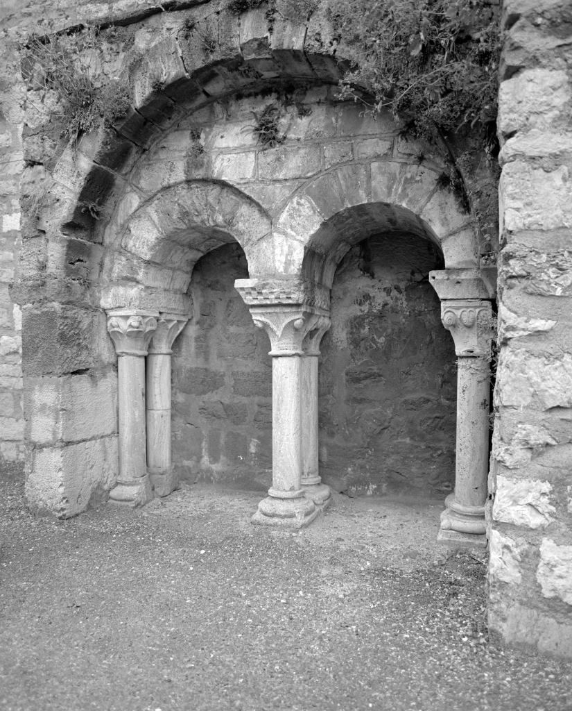 prieuré de bénédictins, église paroissiale Saint-Pierre, Saint-Ebons