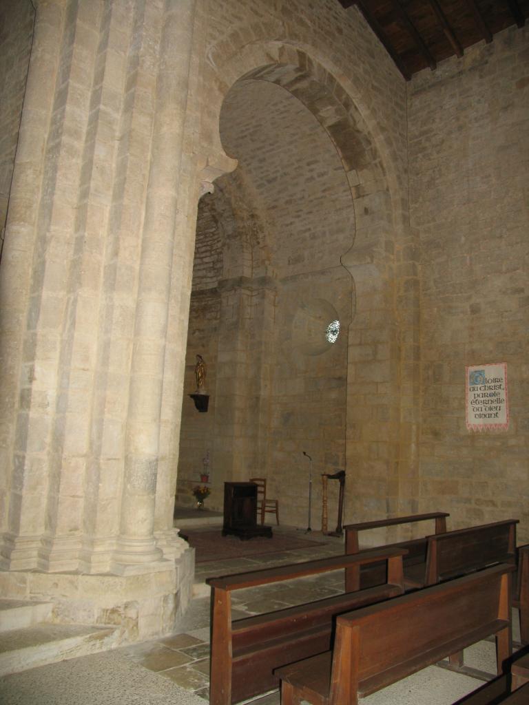 prieuré de bénédictins Saint-Etienne puis Saint-Laurent, puis église paroissiale Saint-Laurent