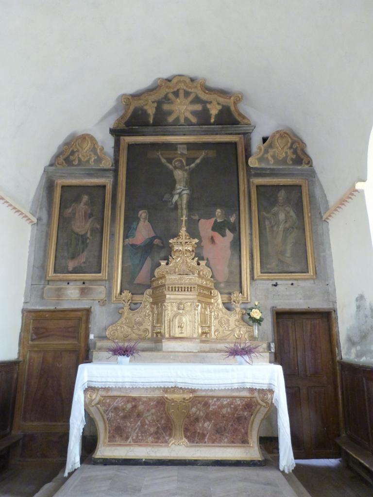 ensemble du maître-autel : autel tombeau, tabernacle architecturé à ailes, exposition, croix d'autel, 3 tableaux : La Crucifixion, Saint Martial et Saint Agapit