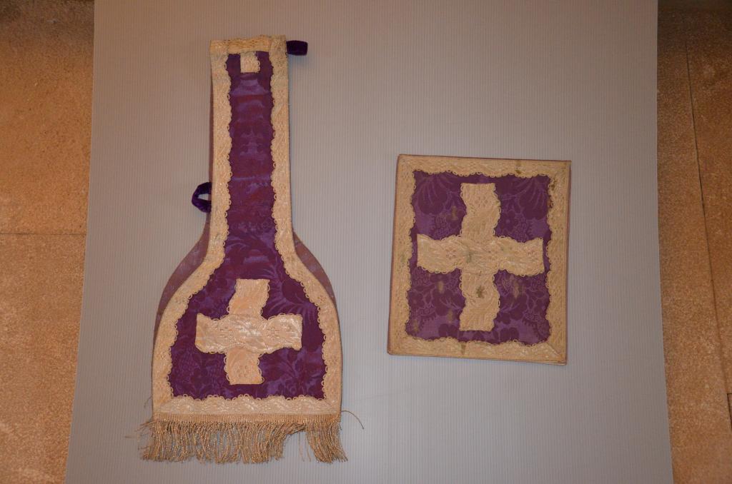 voile de calice , bourse de corporal , manipule : ornement violet 3
