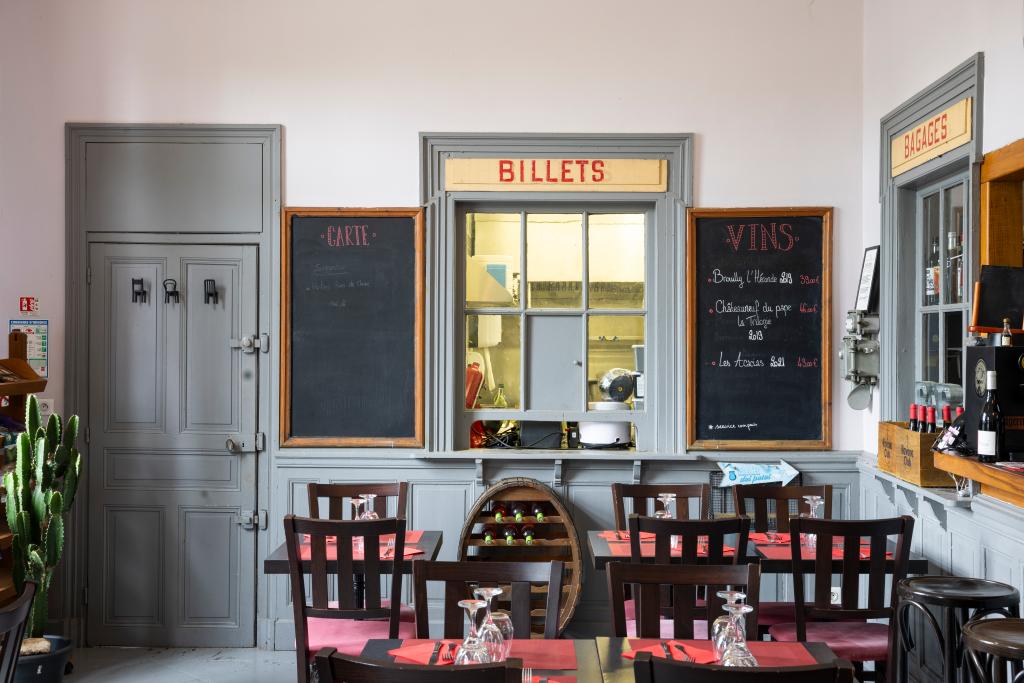 gare de Conduché, aujourd'hui gîte d'étape et brasserie "Les Deux Vallées"