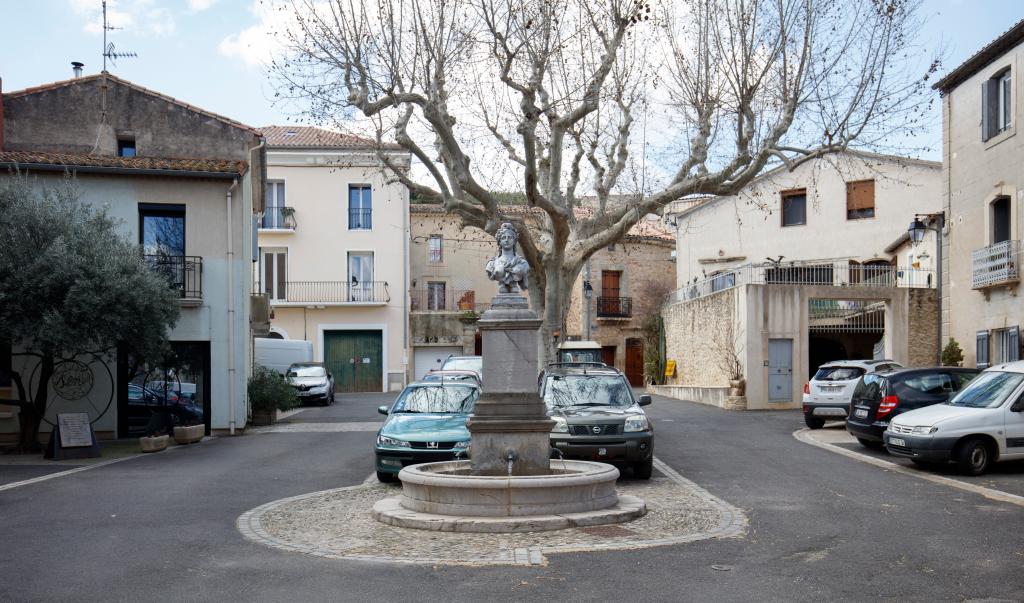 fontaine avec buste de Marianne