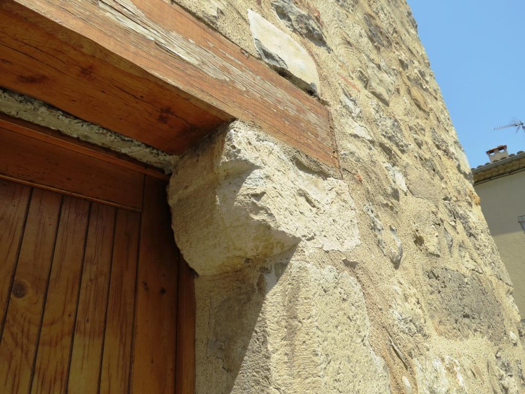 maisons modernes et contemporaines avec remploi médiéval à Lagrasse