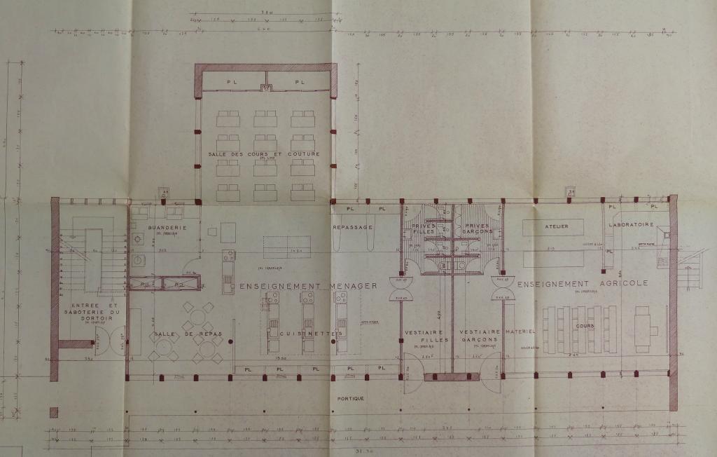 ancien groupe scolaire, actuellement collège Emile Vaysse