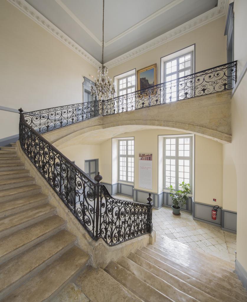 ancien palais épiscopal actuellement hôtel de ville