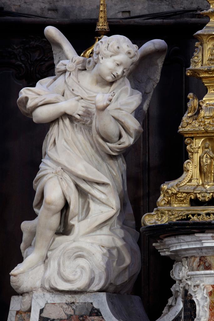 maître-autel contenant deux tableaux-reliquaires
