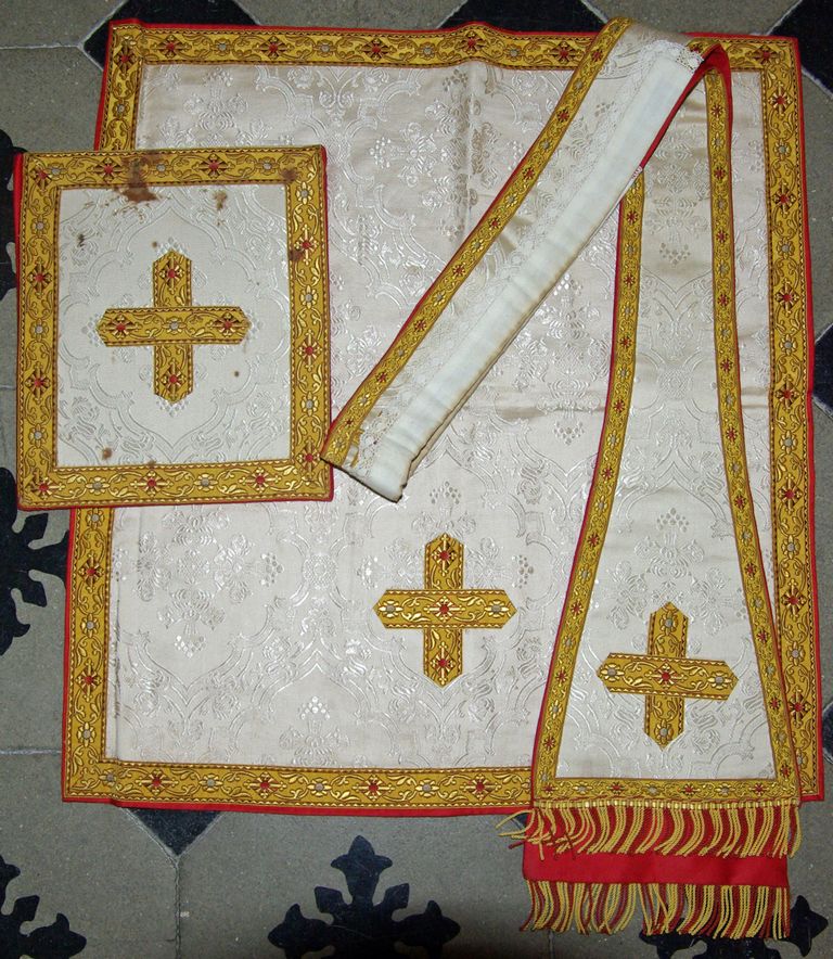 sommaire des textiles de l'église de Crespian