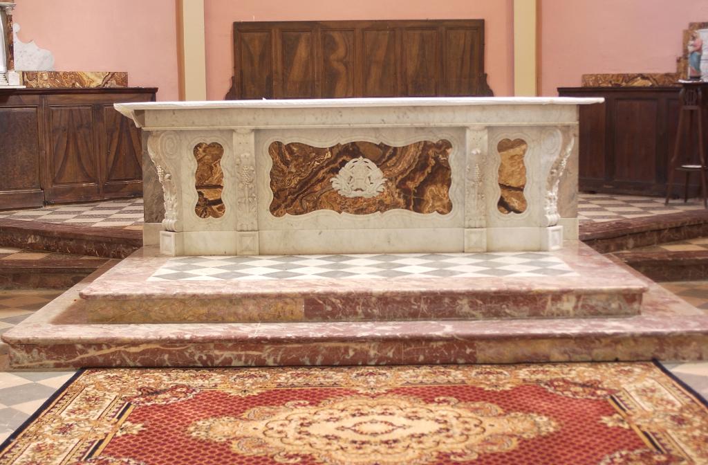 ensemble du maître-autel (démembré) : autel tombeau, tabernacle architecturé