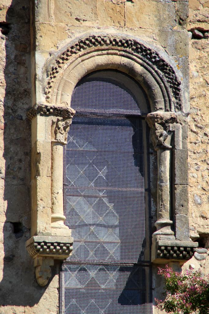 ancienne abbatiale bénédictine actuellement église paroissiale Saint-Pierre