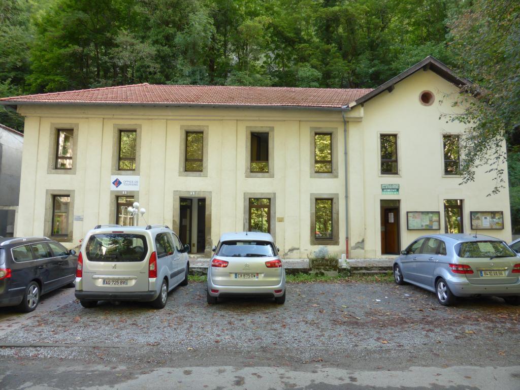 ancien hospice, puis villa des Sources, actuellement immeuble et office de tourisme