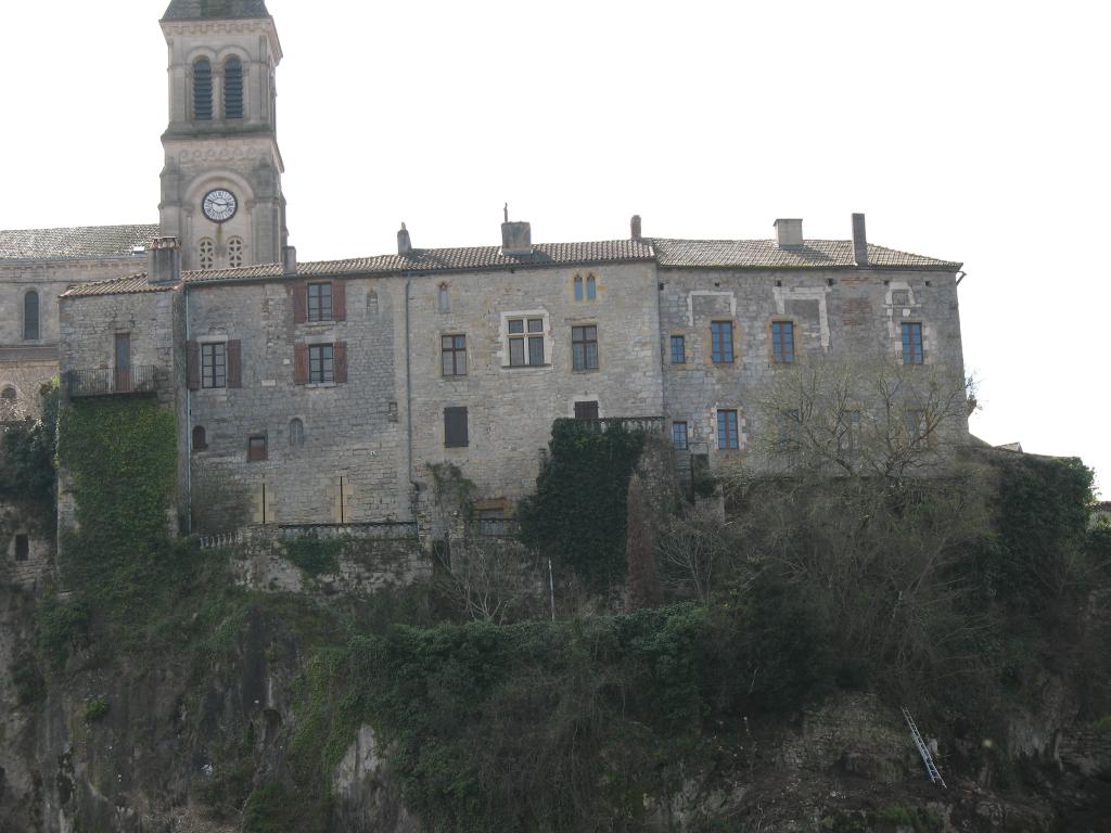château des évêques de Cahors, actuellement en partie occupé par la mairie