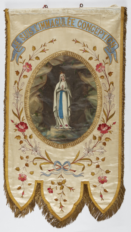 Bannière blanche de Notre-Dame de Lourdes
