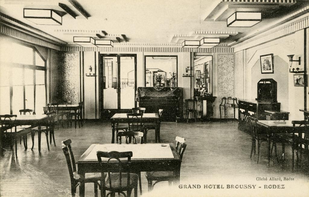 Grand Hôtel Broussy, aujourd'hui Hôtel Mercure, et Grand Café Riche, actuel café Le Broussy