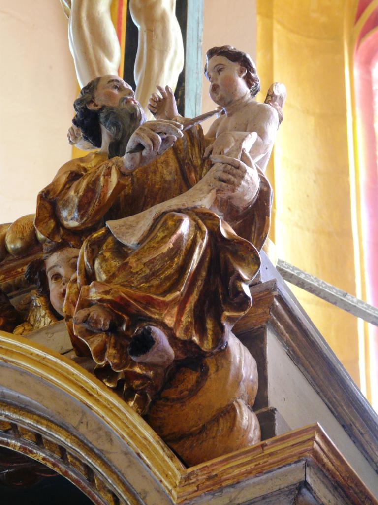 ensemble du retable du maître-autel : retable architecturé, autel tombeau, gradin d'autel, tabernacle, statues (8)