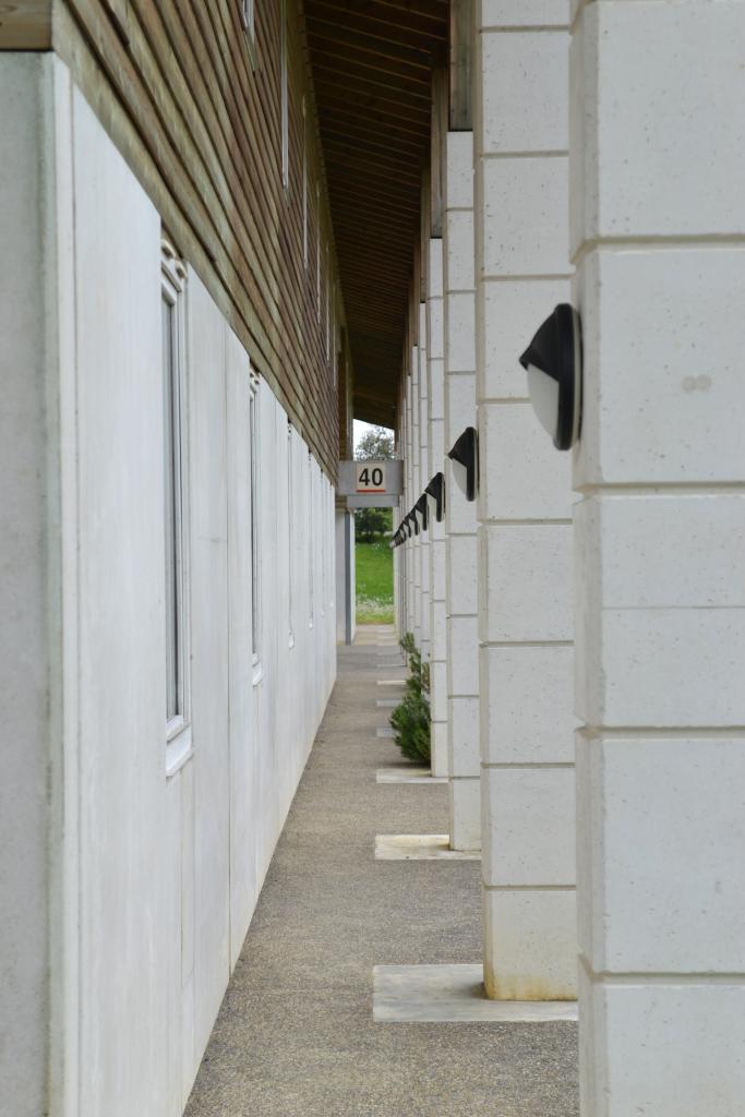 château, puis école des Frères de l'Instruction Chrétienne de Ploërmel, puis école ménagère agricole, aujourd'hui lycée d'enseignement général, technologique et agricole d'Auch Beaulieu-Lavacant