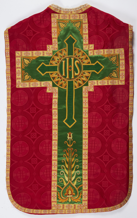 chasuble rouge avec manipule, voile de calice et bourse de corporal