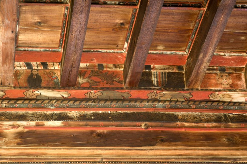 plafond peint à caissons du premier étage de l'ancien presbytère (salles sud-est)