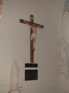 plaques commémoratives de la guerre de 1946-1954 (Indochine) et Christ en croix