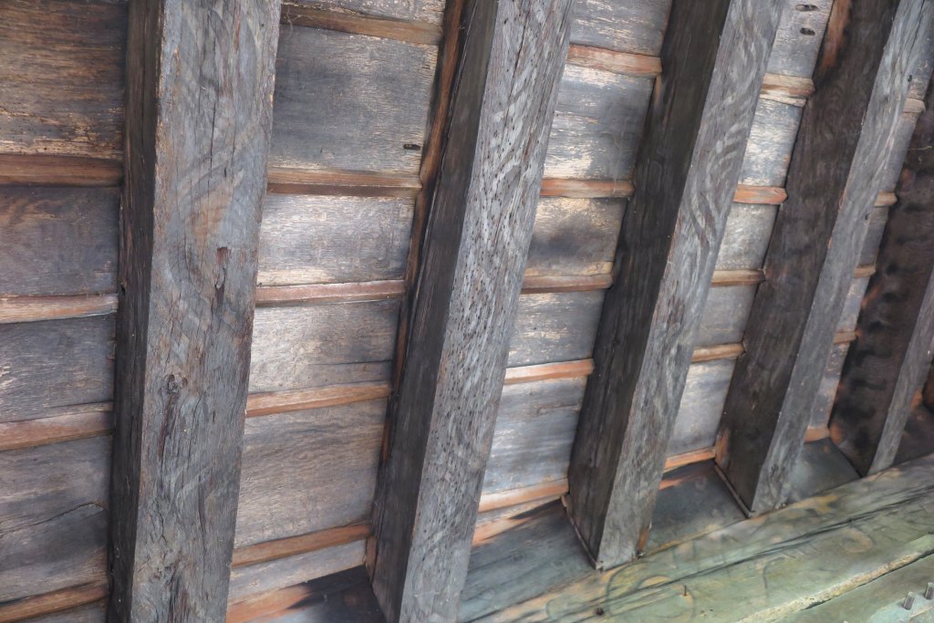 Peintures monumentales et plafond peint du logis