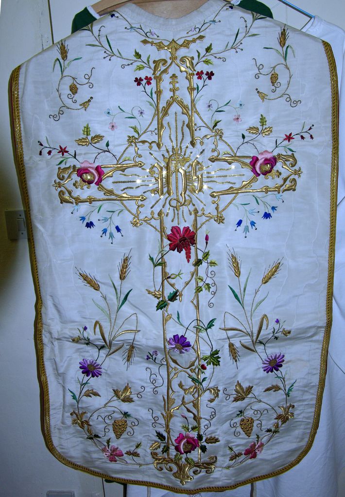 sommaire des textiles de l'église de Crespian