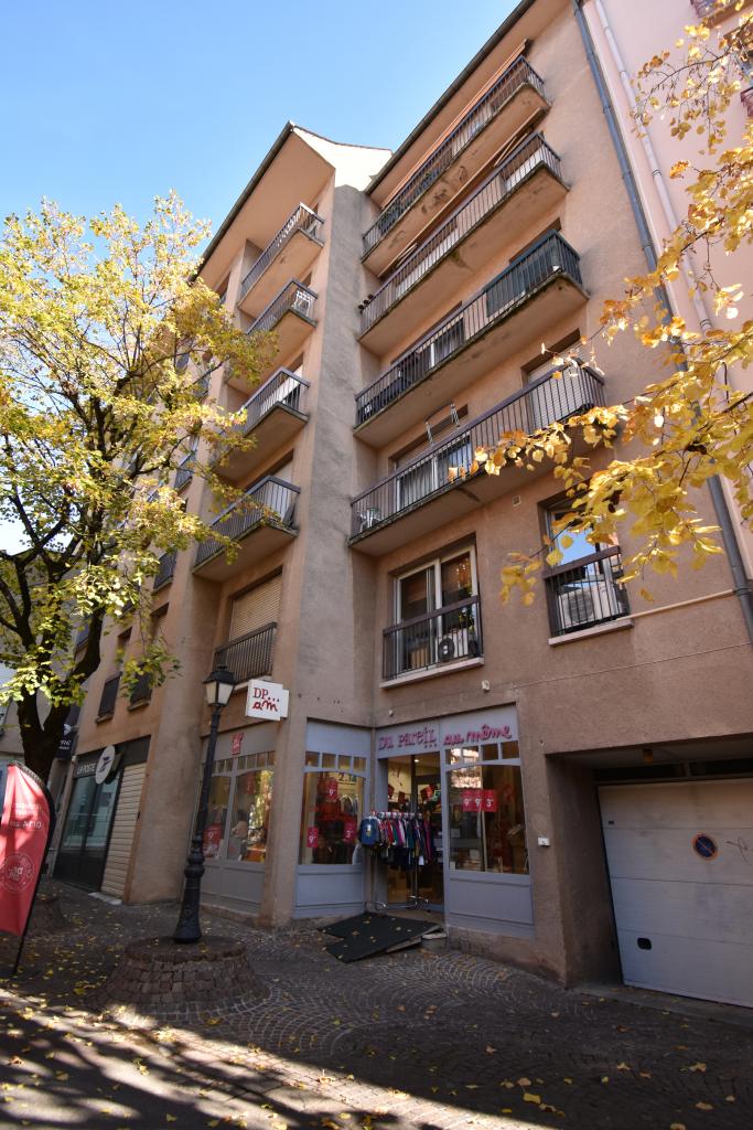 Immeuble à boutique