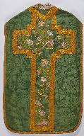 chasuble verte avec étole, manipule et voile de calice