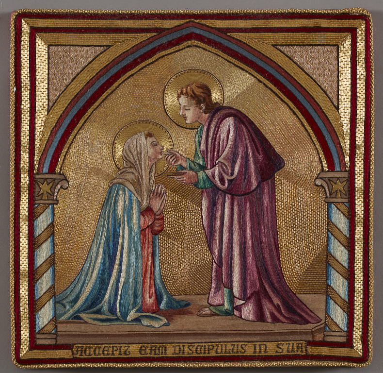 ornement liturgique catholique or de Notre-Dame de La Drèche, accompagné d'une chape, de deux dalmatiques, d'un voile huméral, d'une étole pastorale, d'une étole de diacre, de deux manipules supplémentaires, d'un conopée, d'un tour d'autel et d'une bourse du salut