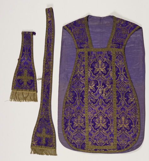 chasuble violette, trois étoles et un manipule (n° 24)