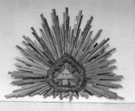 bas-relief : triangle de la Trinité