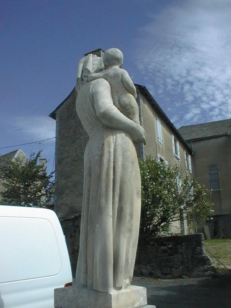 statue (colossal) : Vierge à l'Enfant