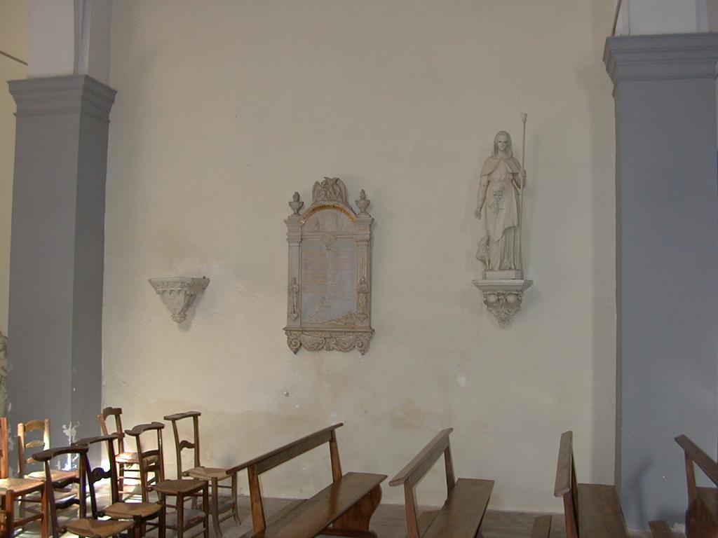 ensemble du monument aux morts de la guerre de 1914-1918 et des statues (grandeur nature) de sainte Jeanne d'Arc et de sainte Germaine de Pibrac avec leurs consoles