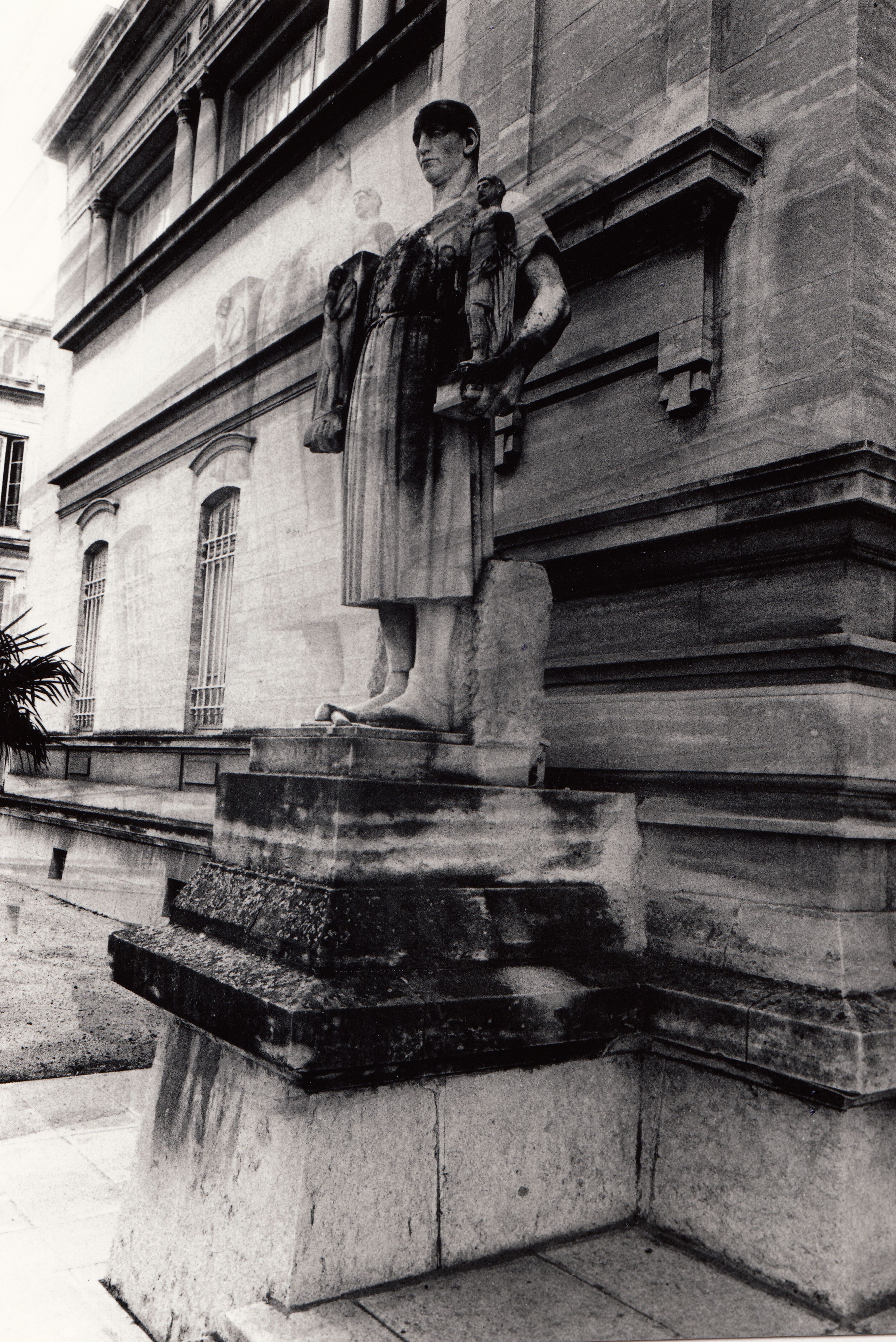 statues du sculpteur et de l'architecte