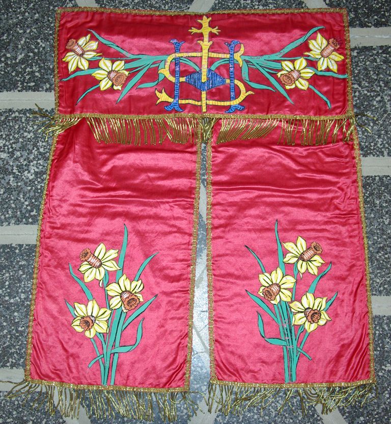 sommaire des textiles de l'église de Montmirat