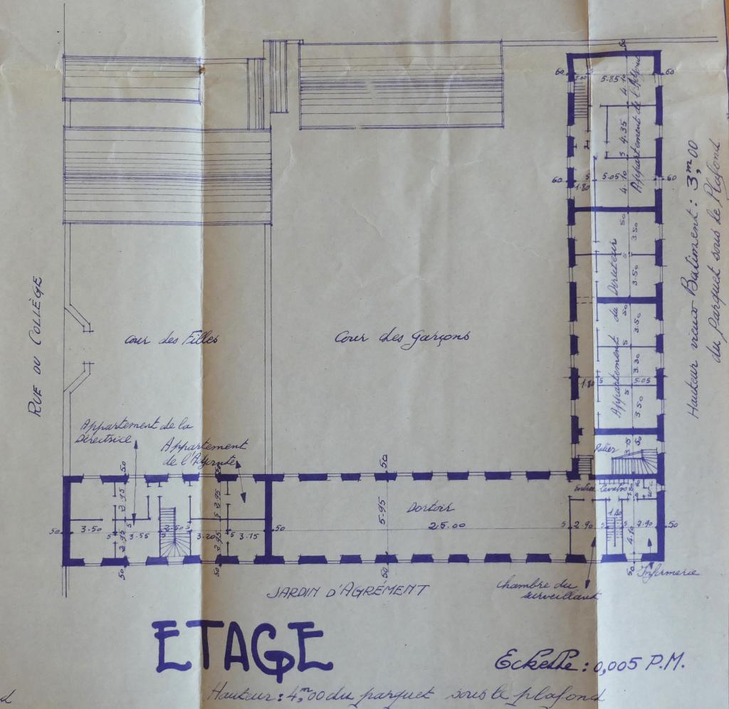 ancienne école secondaire libre puis école primaire, actuellement groupe scolaire et collège dit Collège d'Istrie