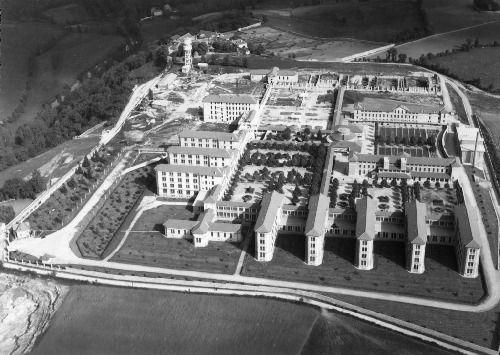 hôpital psychiatrique de Cayssiols, aujourd'hui centre Hospitalier Sainte-Marie de Rodez