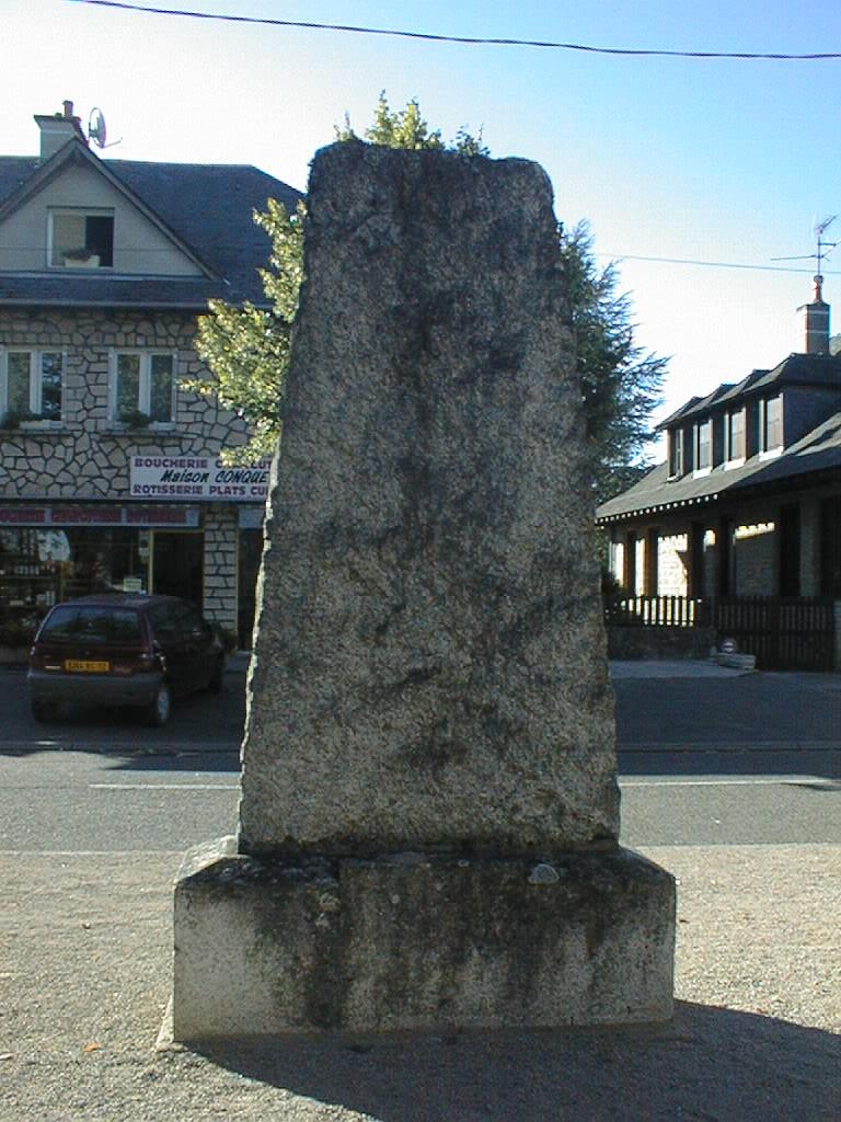 monument commémoratif et son bas-relief (médaillon) en bronze : Portraits en buste du statuaire Denys Puech et du député Louis Puech