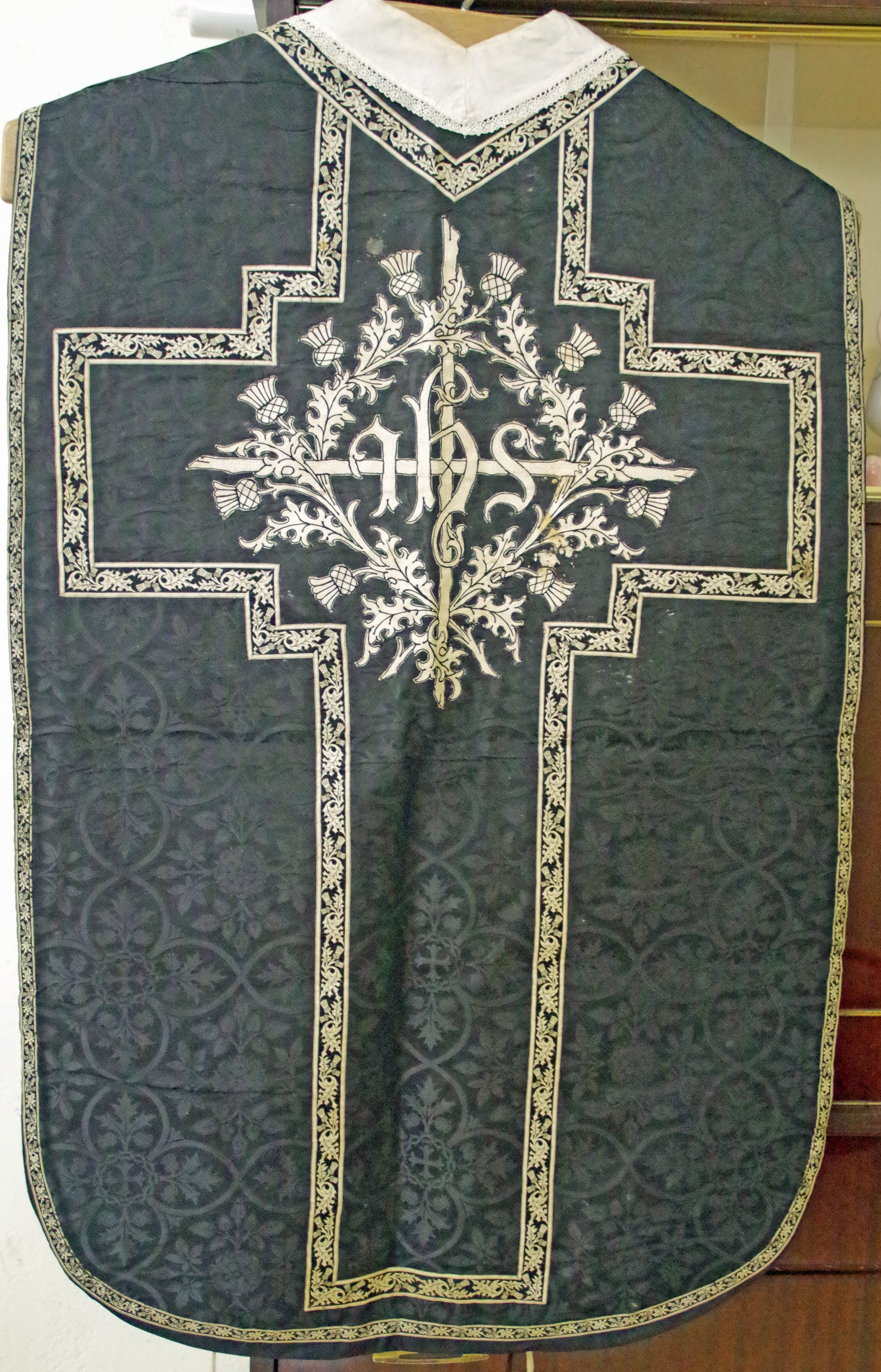 sommaire des textiles de l'église de Saint-Mamert-du-Gard